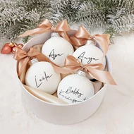 Feliratozott üveggömbök