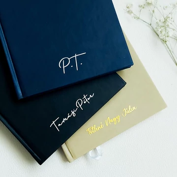 feliratozott, névre szóló tanári határidőnapló, zsebkönyv